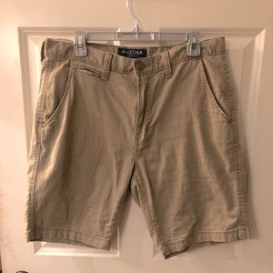 Men’s Arizona Classic Fit Khaki Shorts Size 33